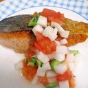 鮭のムニエルに「カブ」とトマトソースをかけて